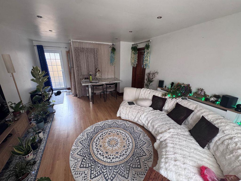 House in London - View 5