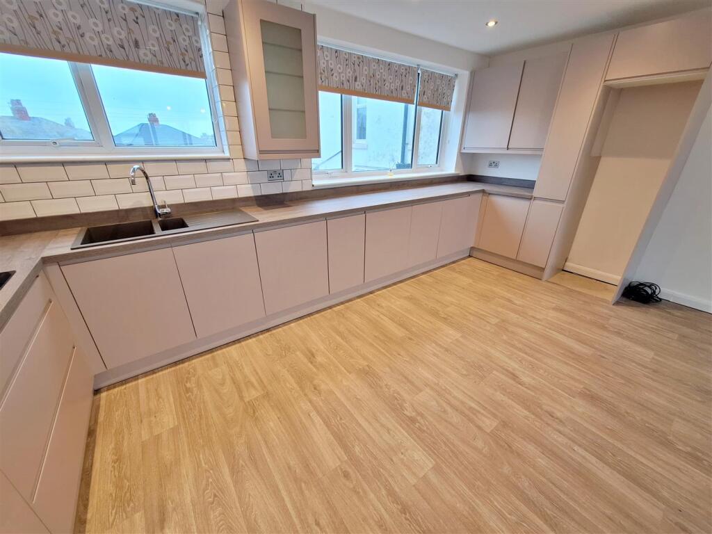 House in Wyre, Rossall, Rossall Beach - View 5