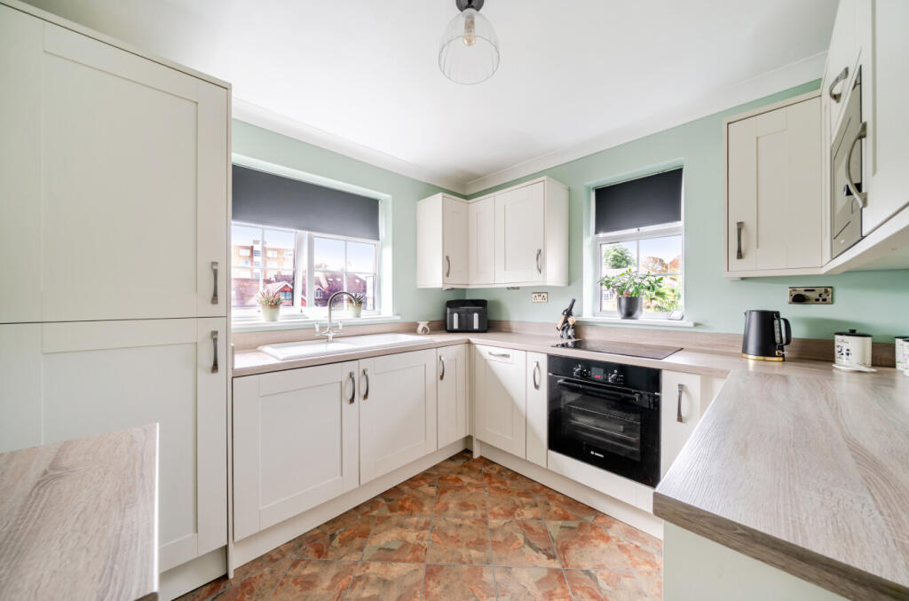 Mill Road, Worthing, West Sussex, BN11 photo 4