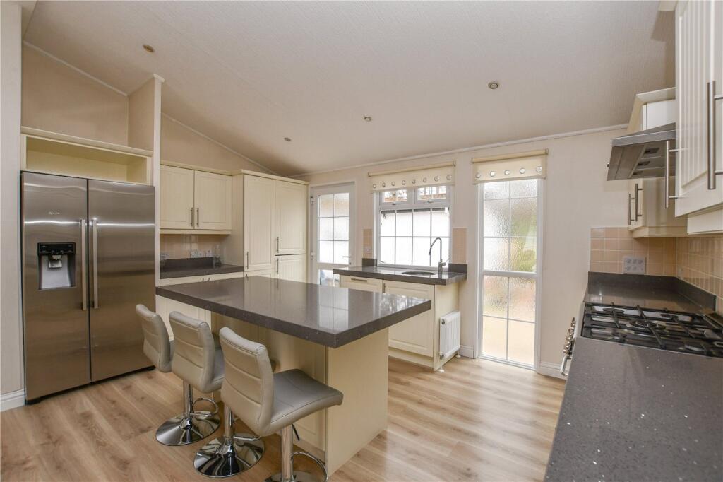 Pinewood Caravan Park, Wokingham, Berkshire, RG40 - More