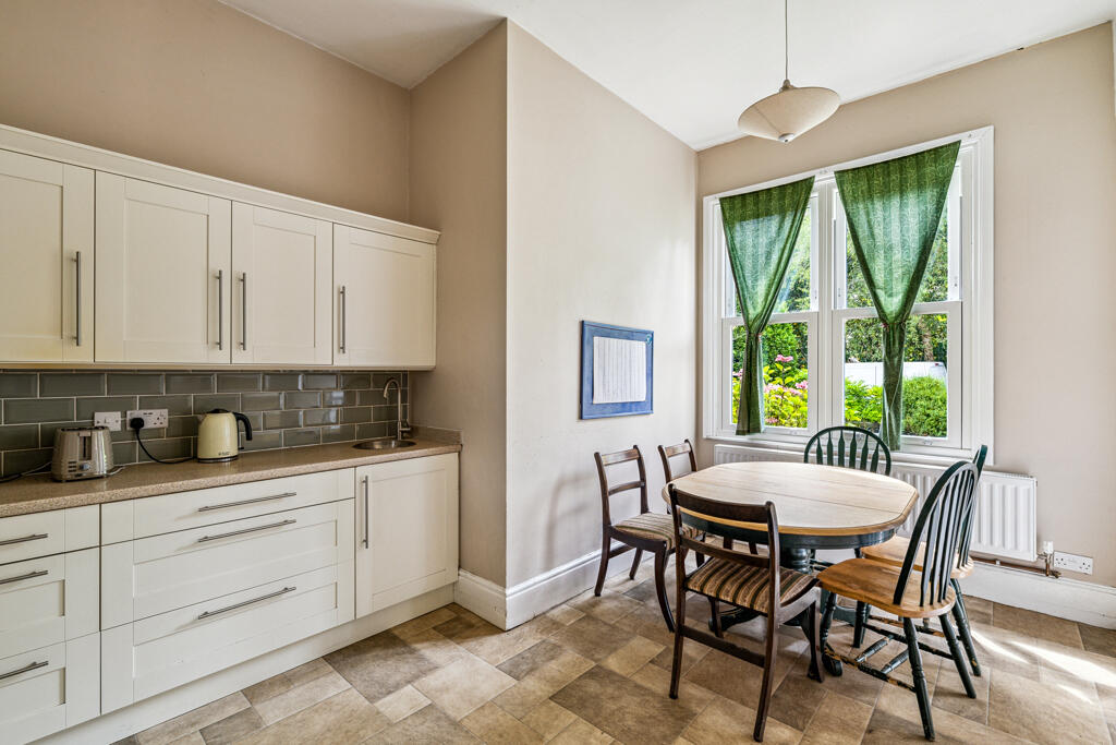 The Grove, Lincoln, Lincolnshire, LN2 1RG photo 4