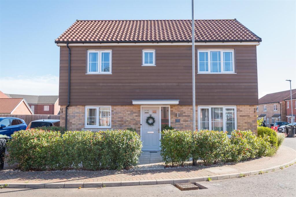 3-bed detached on The Circle, Great Blakenham, Ipswich, £335,000
