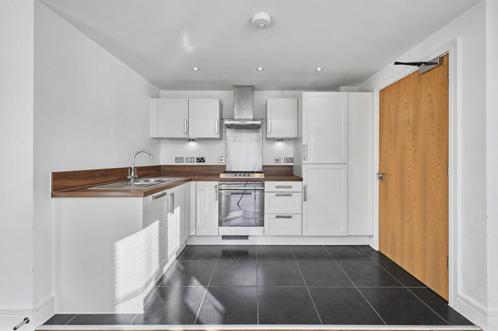 Apartment in East Hertfordshire, Bishop's Stortford - View 5