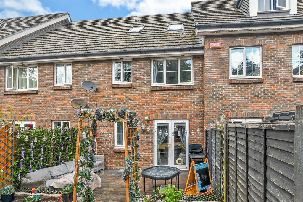 House in Swale, The Orchards, Faversham - View 2