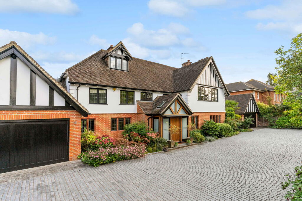 Main image of property: Roundwood Avenue, Hutton Mount, Brentwood, CM13