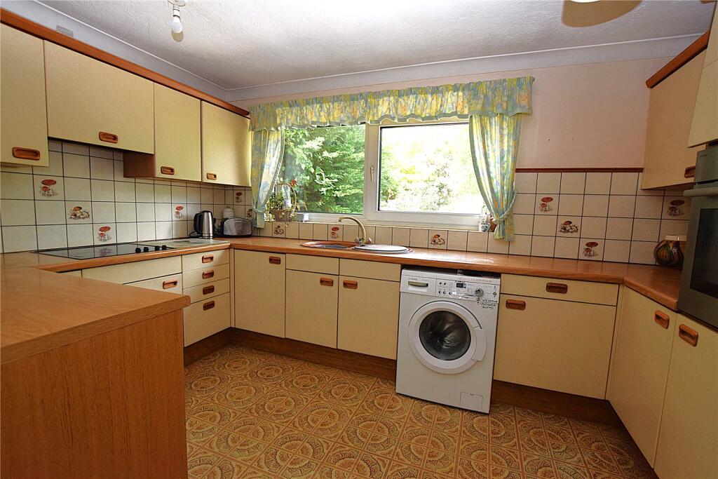 Robin Close, Alton, Hampshire, GU34 photo 4