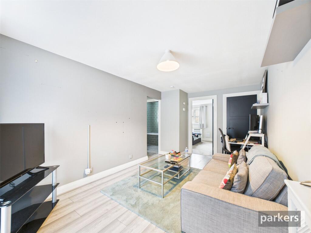 Apartment in Reading, Lower Earley, Earley - View 4