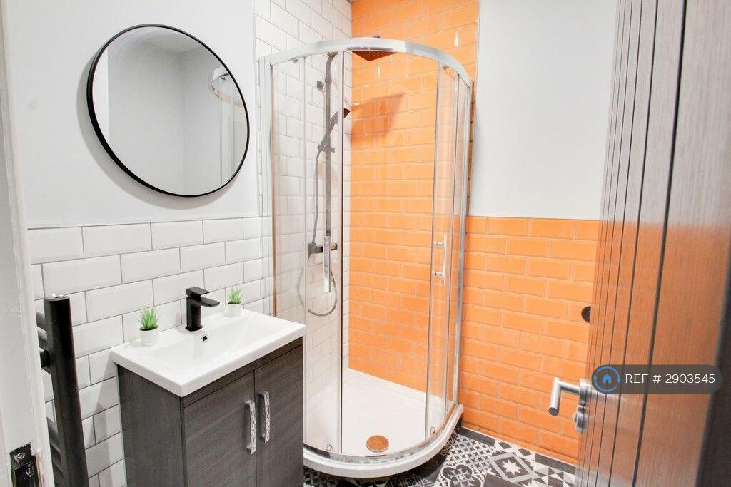 1 bedroom house share for rent