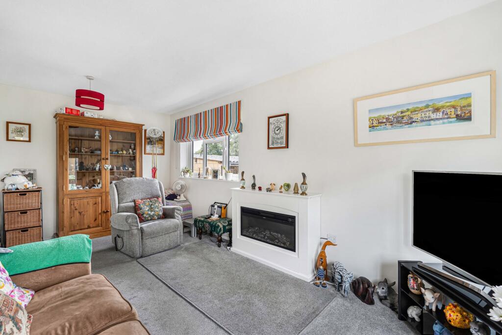 House in Cotswold, Cirencester - More
