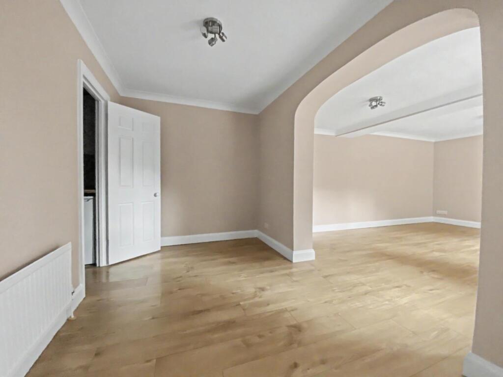 Apartment in Slough - View 5