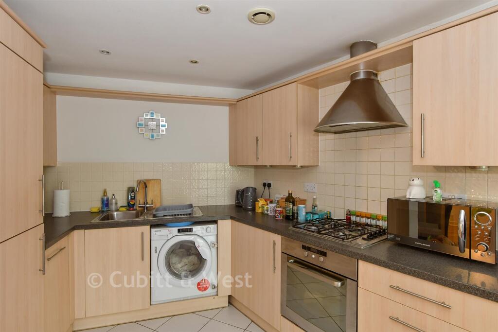 Apartment in Redhill - View 4