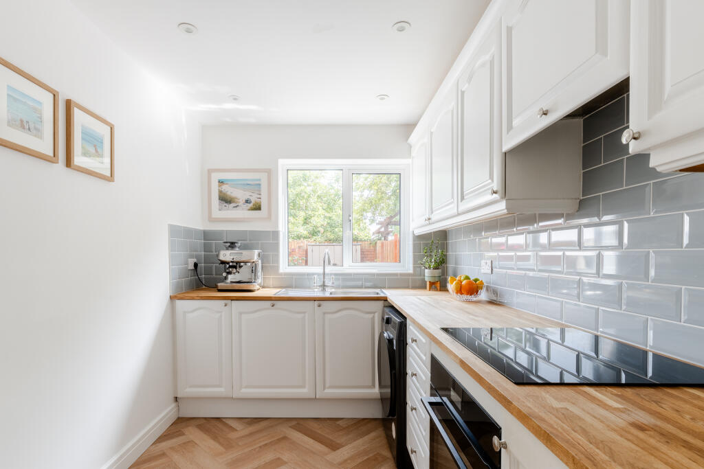 Apartment in Bristol, Baltic Wharf, Spike Island - View 3