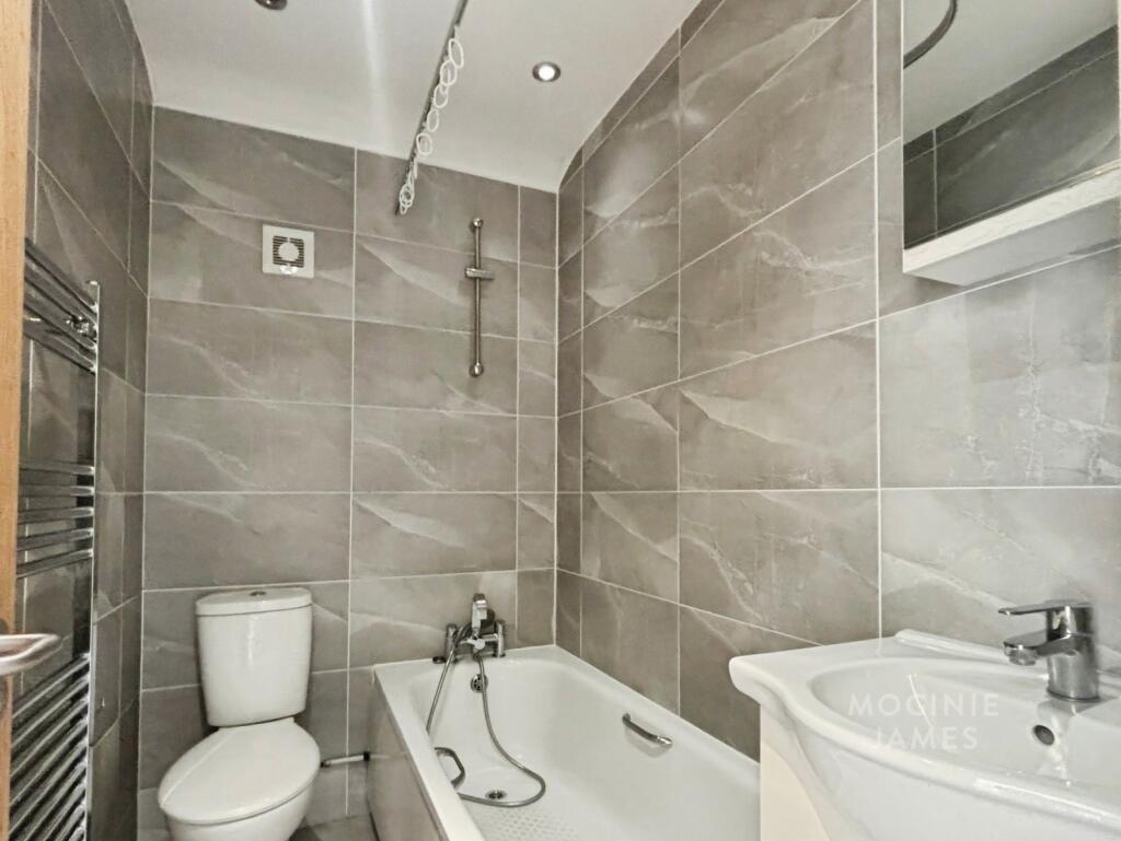 Apartment in Cardiff, Adamsdown - View 4