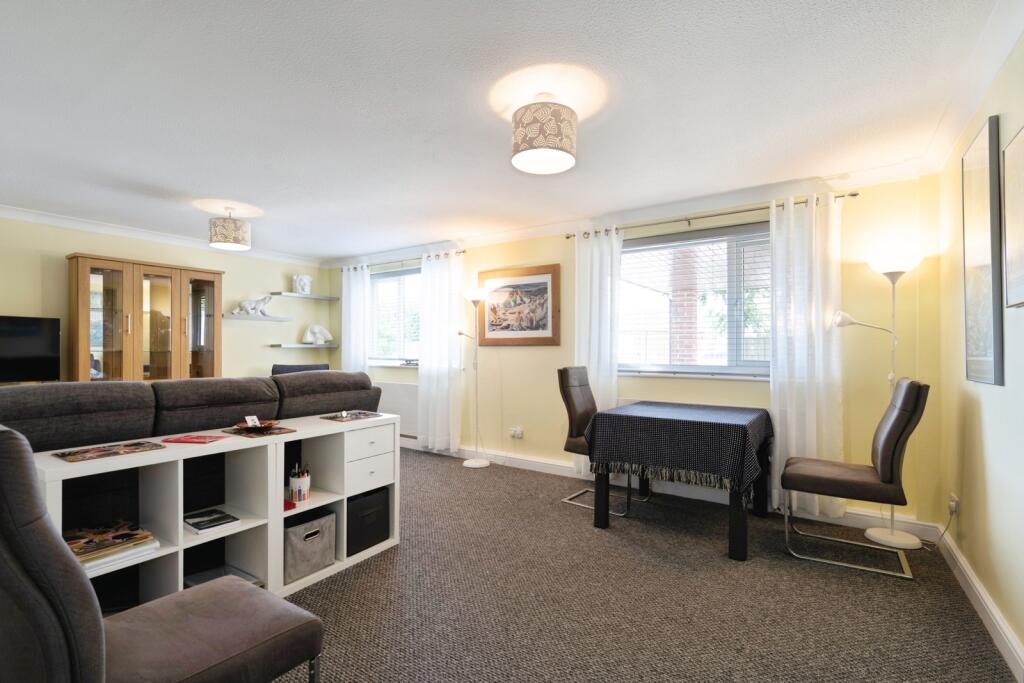 House in Havant, Hampshire - View 4