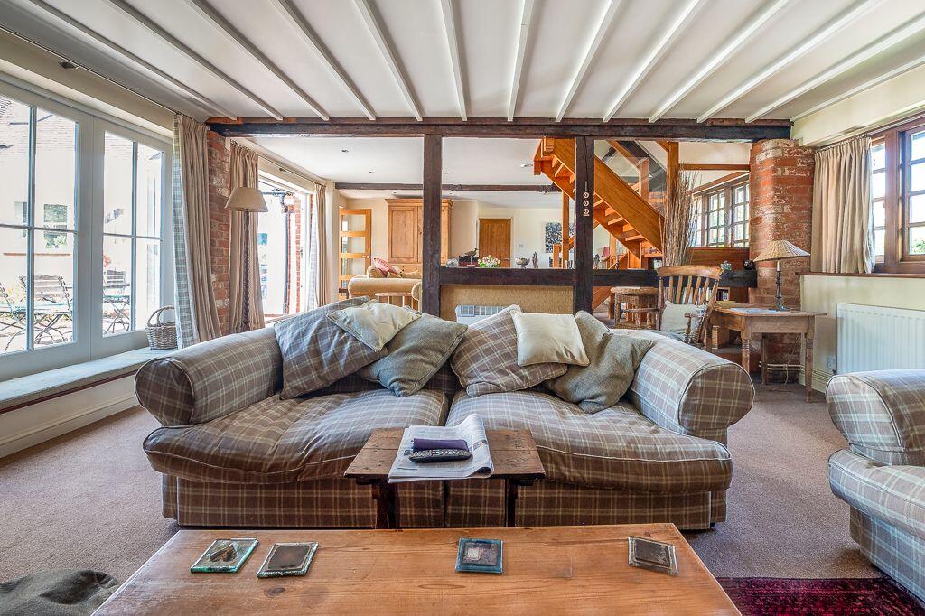 House in Worcester - View 5