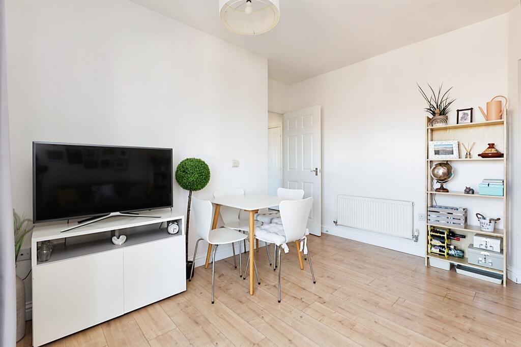 Cable Crescent, Woburn Sands, Milton Keynes photo 3