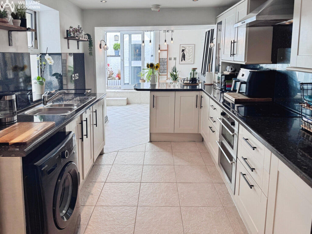 House in Holyhead, Porth-y-Felin - More