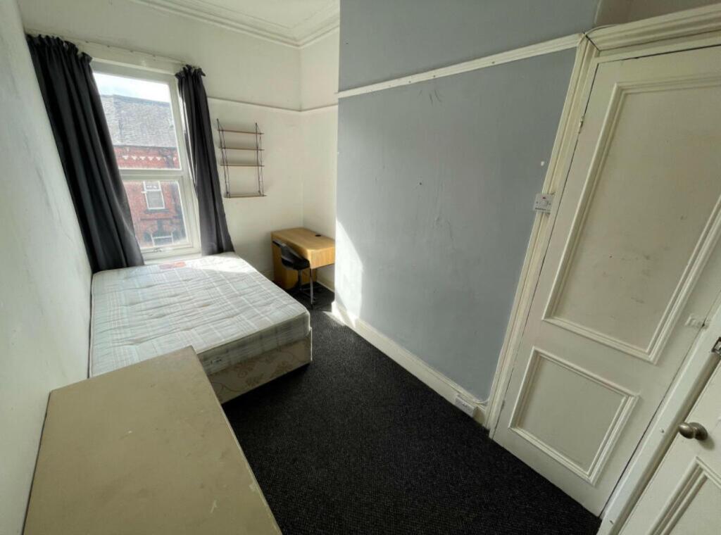 6 bedroom terraced house for rent