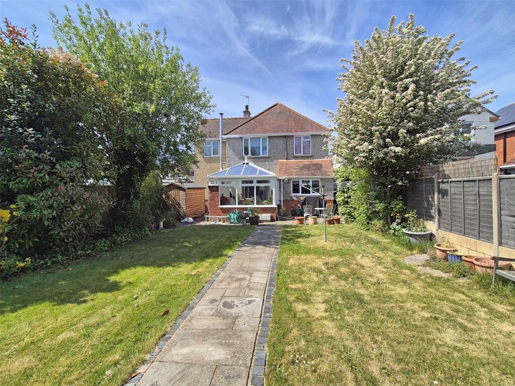 Albert Road, New Milton, Hampshire, BH25 photo 2