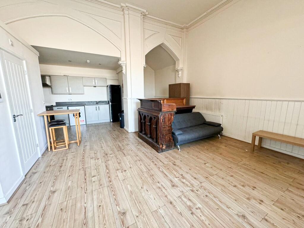 Apartment in Hull - View 4