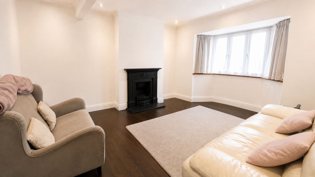 House in Romford - More
