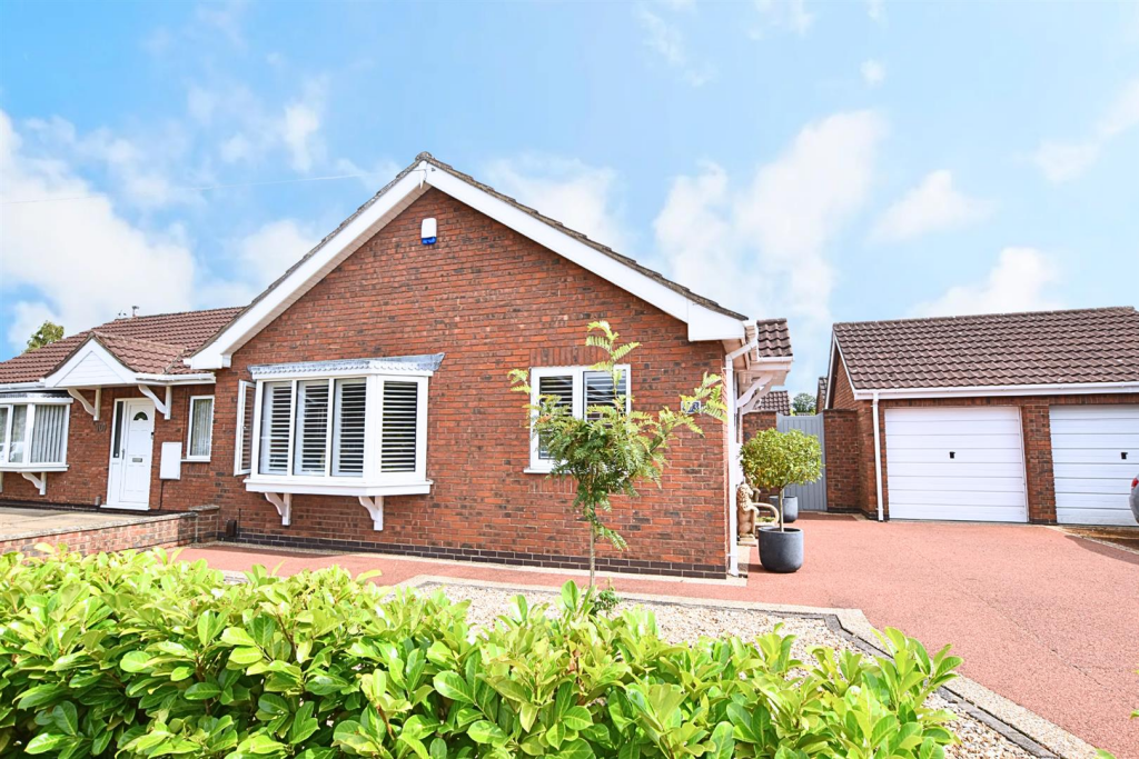 2-bed semi-detached on Woodhall Drive, Waltham, Grimsby, £215,500