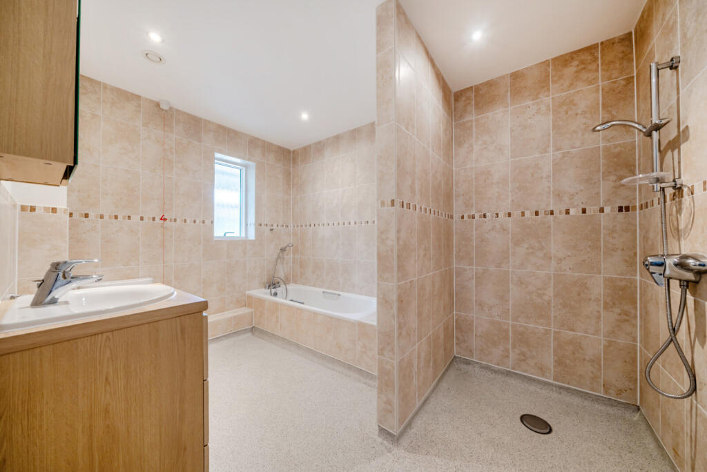 Apartment in Guildford - More
