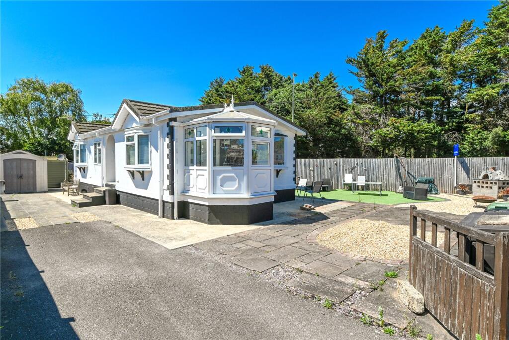 2-bed caravan on Hurst Close, Naish Estate, Barton On Sea, Hampshire, BH25, £250,000