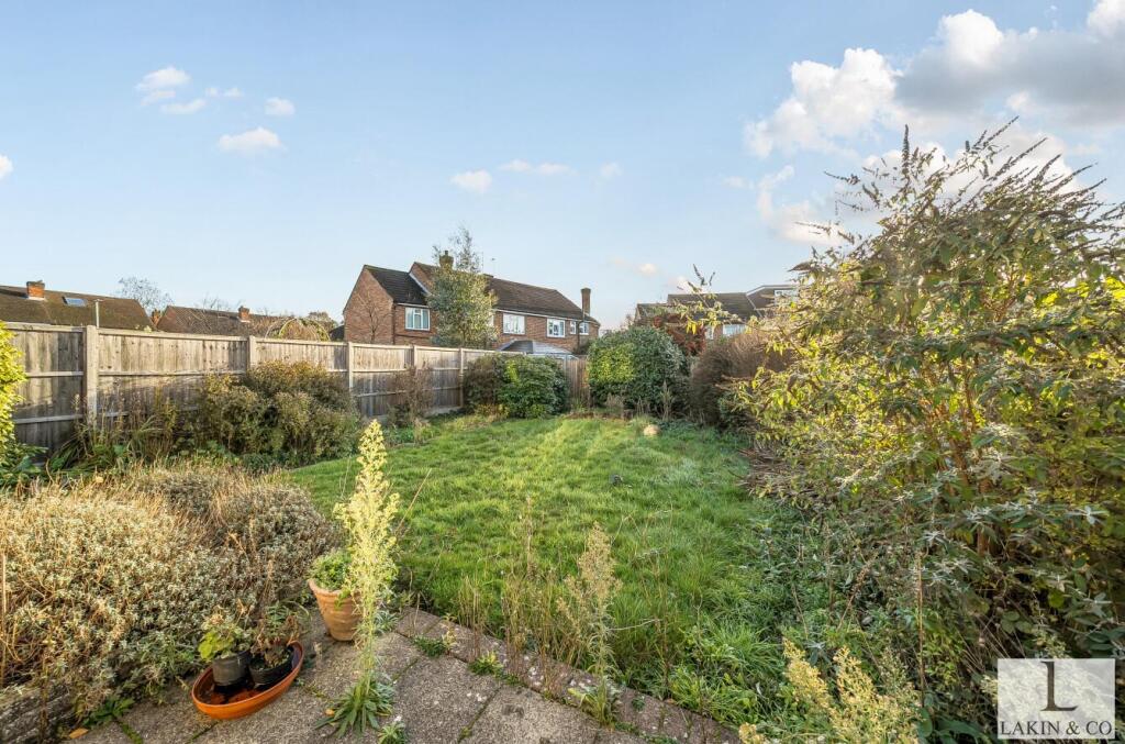 Edinburgh Close, Ickenham, UB10 photo 4