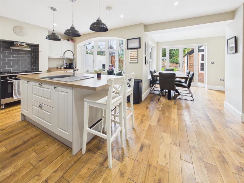 House in Gloucester - View 2
