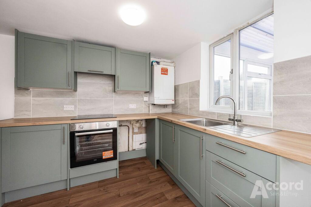 House in London, Collier Row - View 4