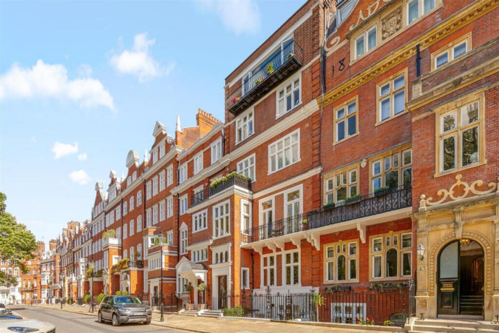 Main image of property: Lennox Gardens, London, SW1X