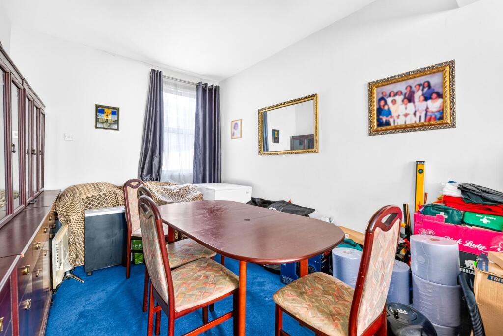 House in London - View 5