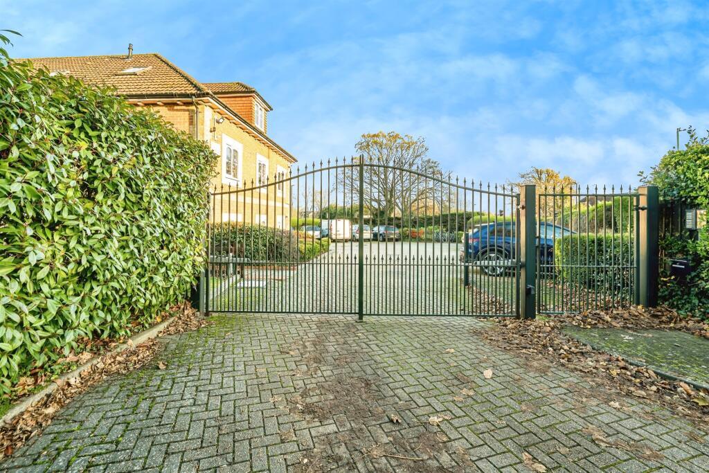 Apartment in Slough - View 2