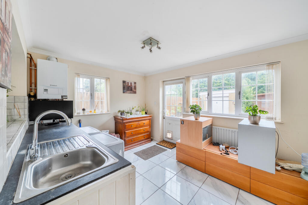 House in Gloucester - View 4