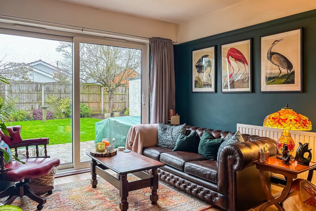 King Henrys Drive, Rochford photo 3