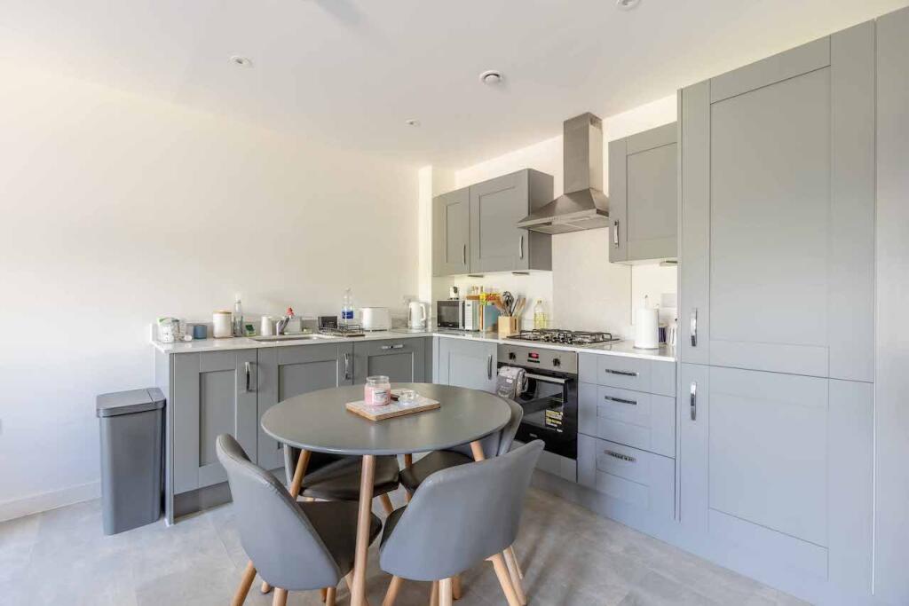Spurland House, Taplow, SL6 photo 2