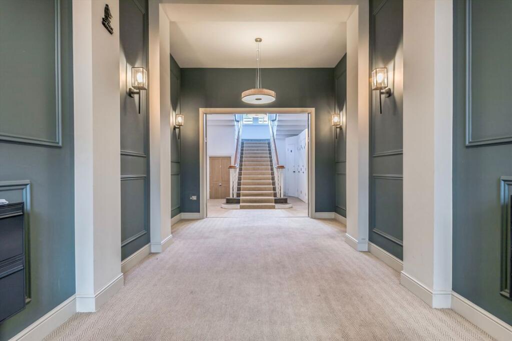 Apartment in Kingston upon Thames - More