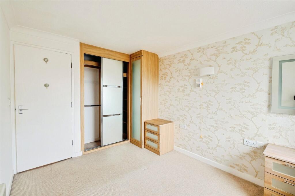 Apartment in Poole - More