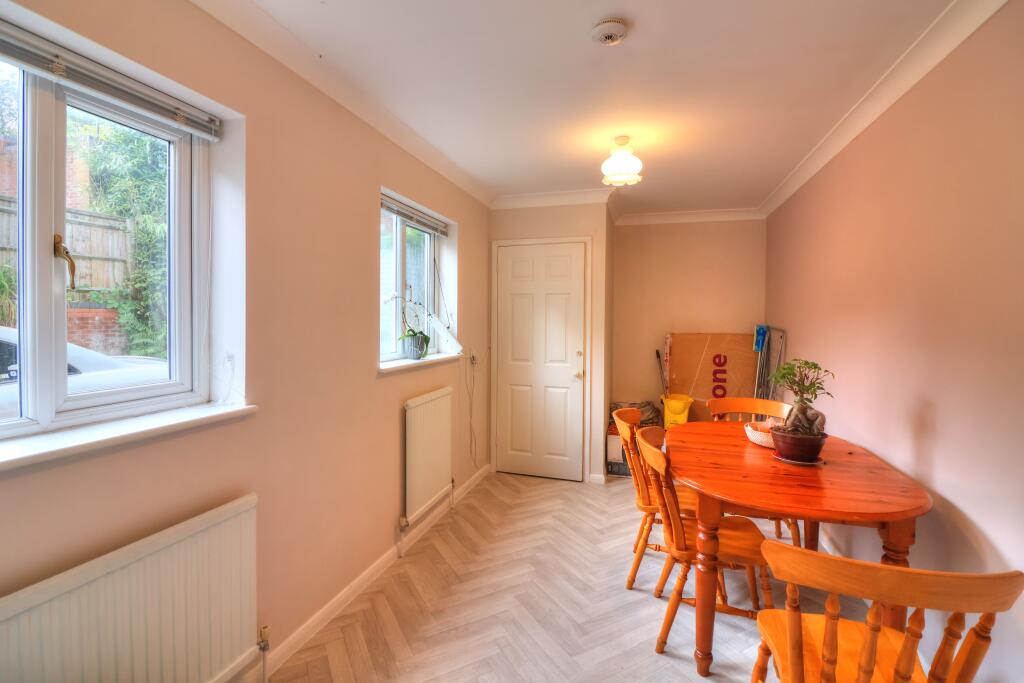 New Road, High Wycombe, HP12 - View 4