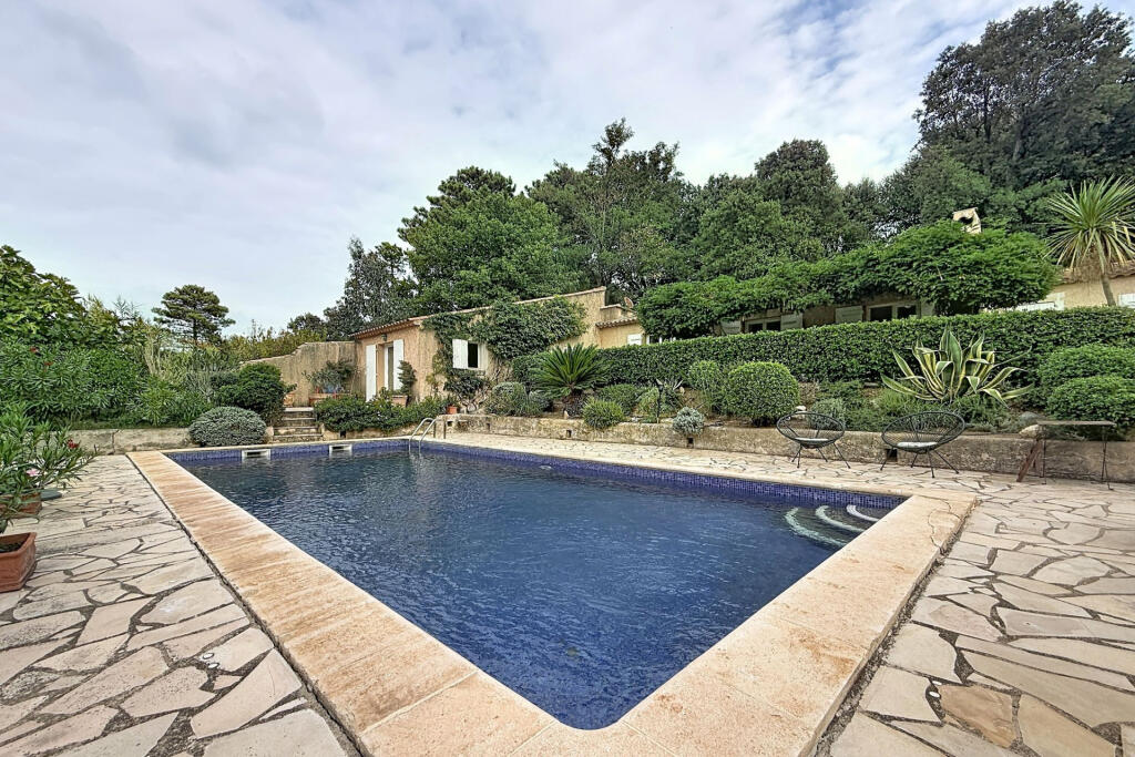 Main image of property: Provence-Alps-Cote d`Azur, Var, La Garde-Freinet