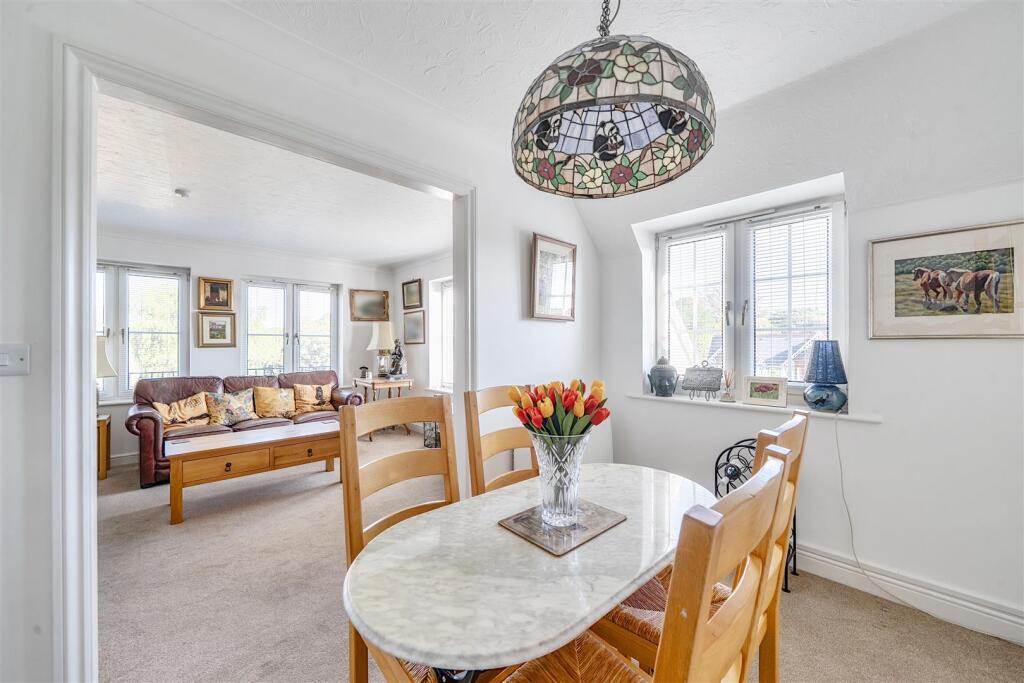 Apartment in Bournemouth, Charminster - View 4