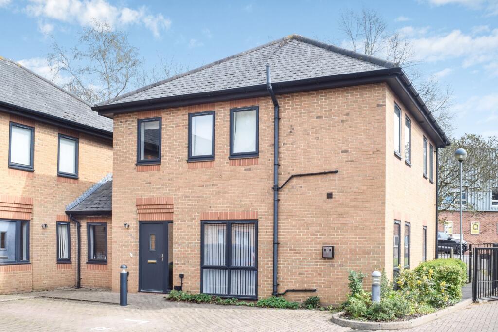 Main image of property: Lakesmere Close, Kidlington, OX5