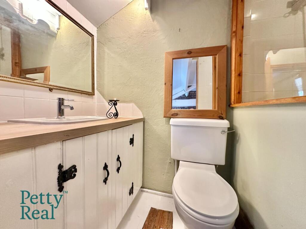 House in Pendle, Barrowford - More