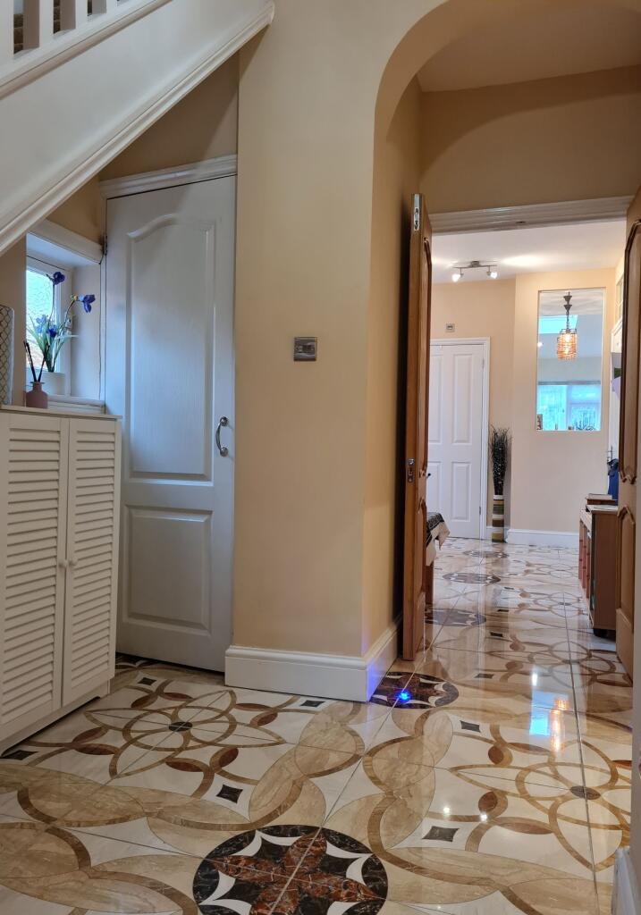 House in Ilford, Clayhall - More
