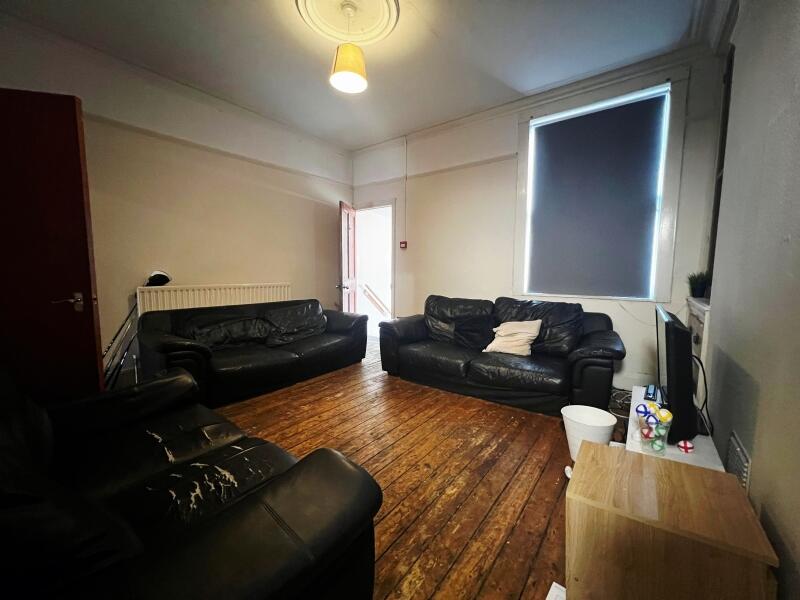 6 bedroom terraced house for rent