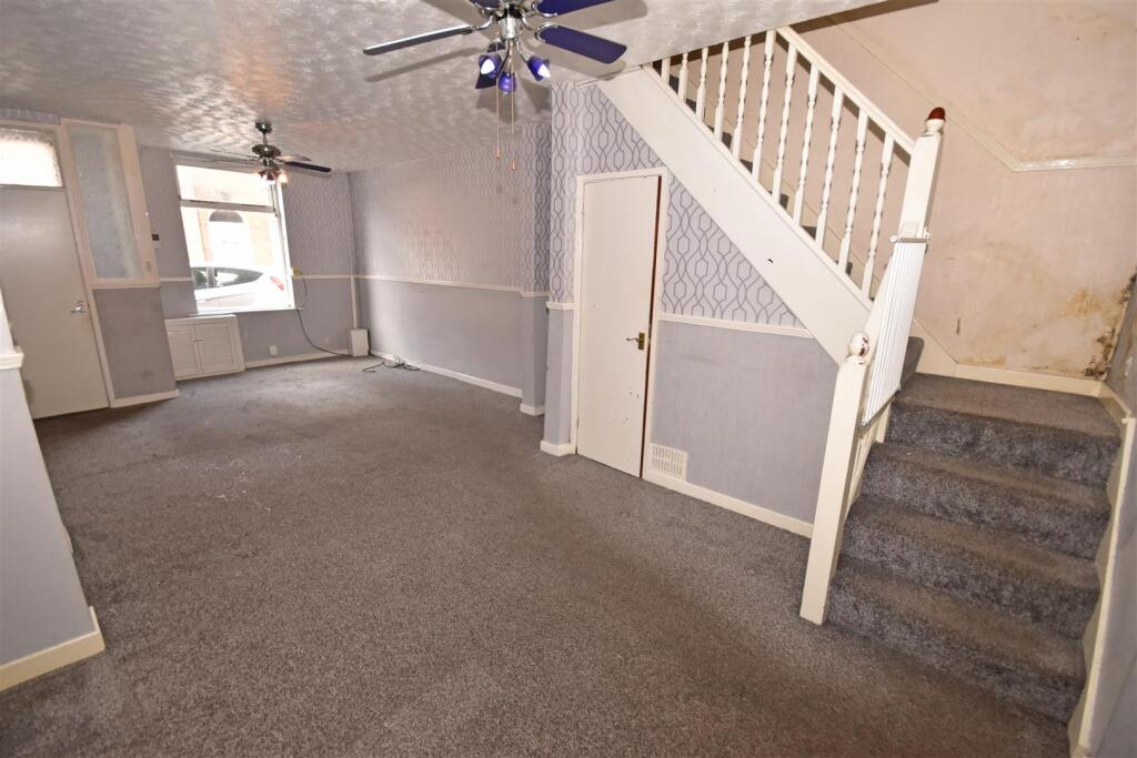 House in Tameside, Taunton - View 3