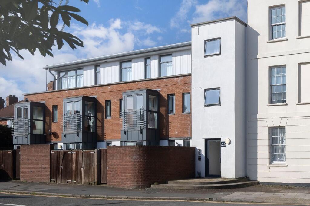 Main image of property: 19 St Pauls Street South, Cheltenham, GL50