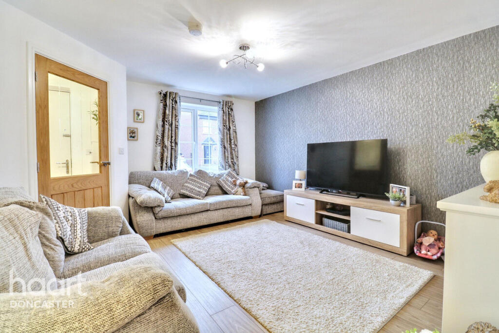 House in Doncaster, Wheatley Hall Mews, Arksey - View 2