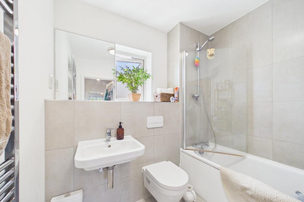 Apartment in Newell Green, Warfield - More